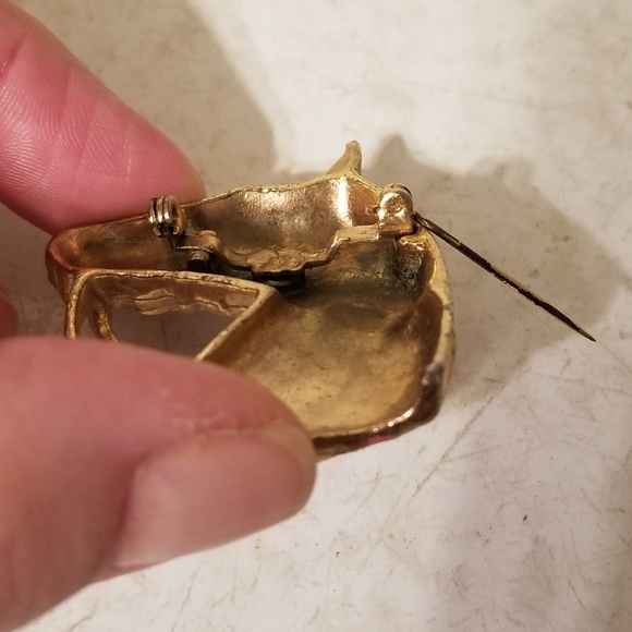 Retro gold tone horse brooch - Picture 8 of 11